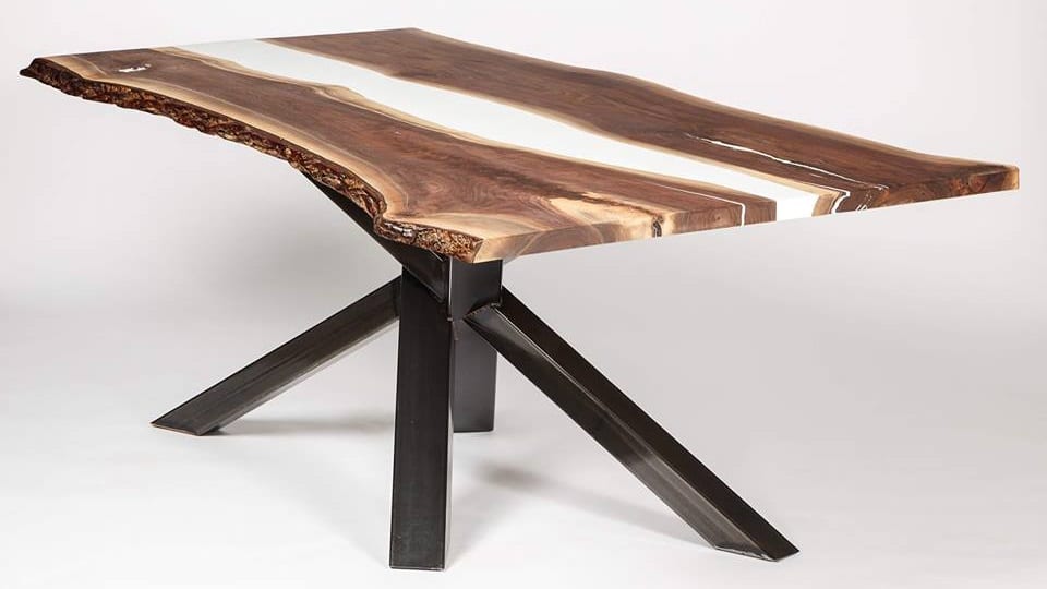 Remportez la table Concept M Rustique de votre choix !